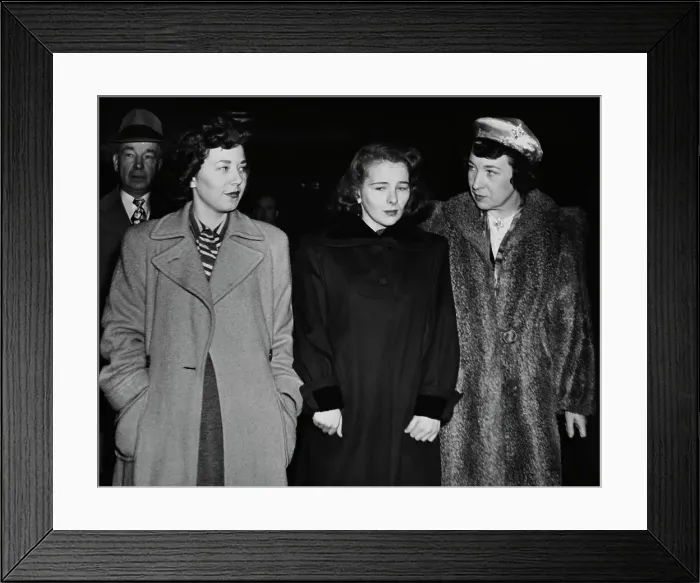 Framed Print : Teen Babysitters Caught After New York Spending Spree