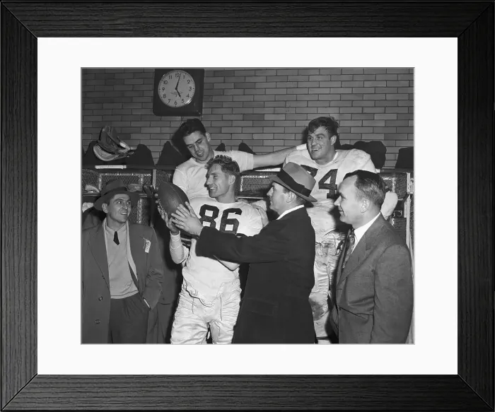 Framed Print : Cleveland Browns in Locker Room With Coach Framed Print : Cleveland Browns in Locker Room With Coach