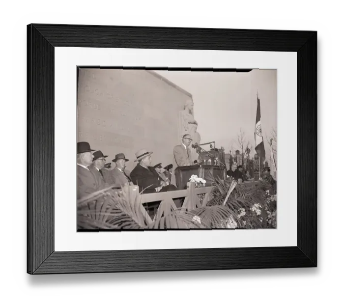 Framed Print : Mayor at War Memorial Dedication Framed Print : Mayor at War Memorial Dedication