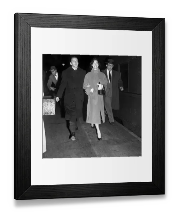 Framed Print : Frank Sinatra and Ava Gardner at Train Station Framed Print : Frank Sinatra and Ava Gardner at Train Station