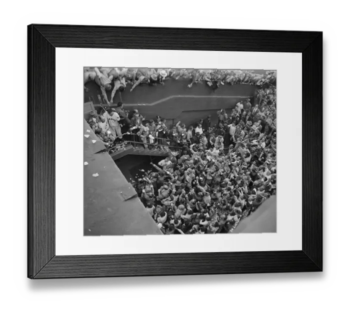 Framed Print : Bobby Thompson and Leo Durocher Being Mobbed by the Fans Framed Print : Bobby Thompson and Leo Durocher Being Mobbed by the Fans