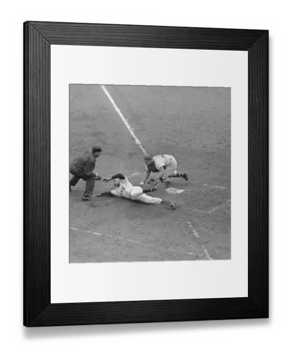 Framed Print : Willie Mays Landing on The Dirt Framed Print : Willie Mays Landing on The Dirt
