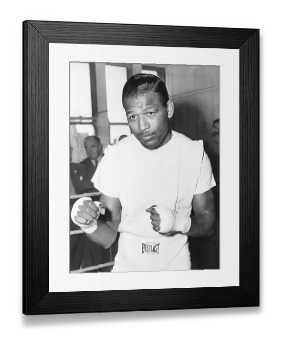 Framed Print : Sugar Ray Robinson in Fighting Stance Framed Print : Sugar Ray Robinson in Fighting Stance
