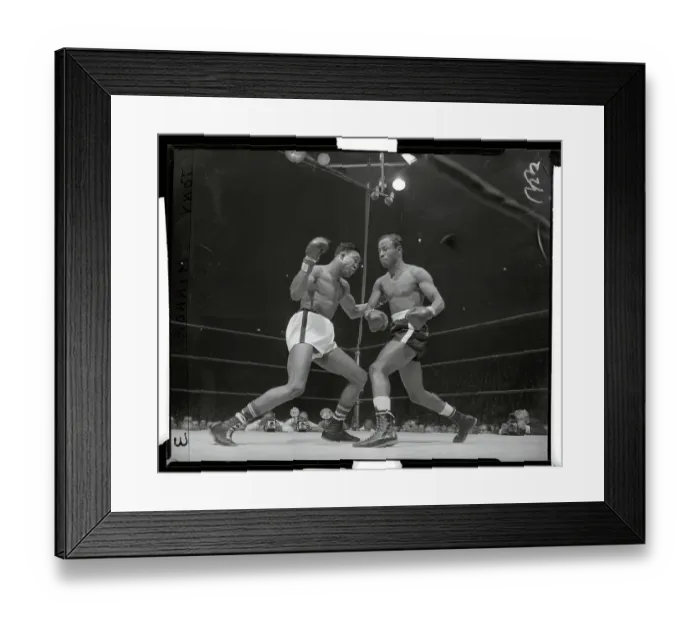 Framed Print : Kid Gavilan Boxing Against Johnny Bratton Framed Print : Kid Gavilan Boxing Against Johnny Bratton