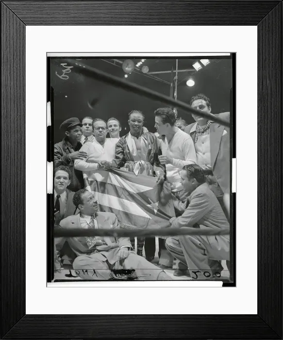 Framed Print : Kid Gavilan in Ring Corner with His Trainers Framed Print : Kid Gavilan in Ring Corner with His Trainers