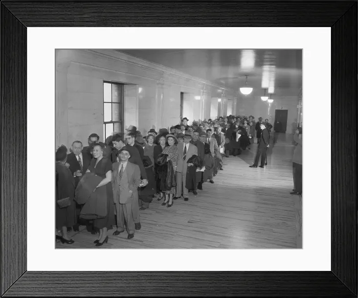 Framed Print : Line of Court Spectators Framed Print : Line of Court Spectators