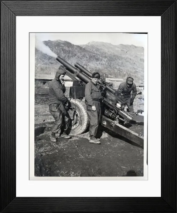 Framed Print : Un Atrillery Unit Fires Howitzer Framed Print : Un Atrillery Unit Fires Howitzer