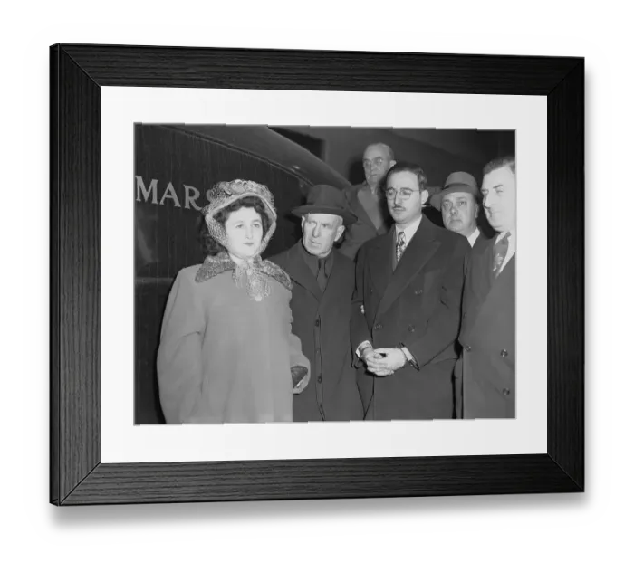 Framed Print : Rosenbergs Being Taken to Trial As Spies Framed Print : Rosenbergs Being Taken to Trial As Spies