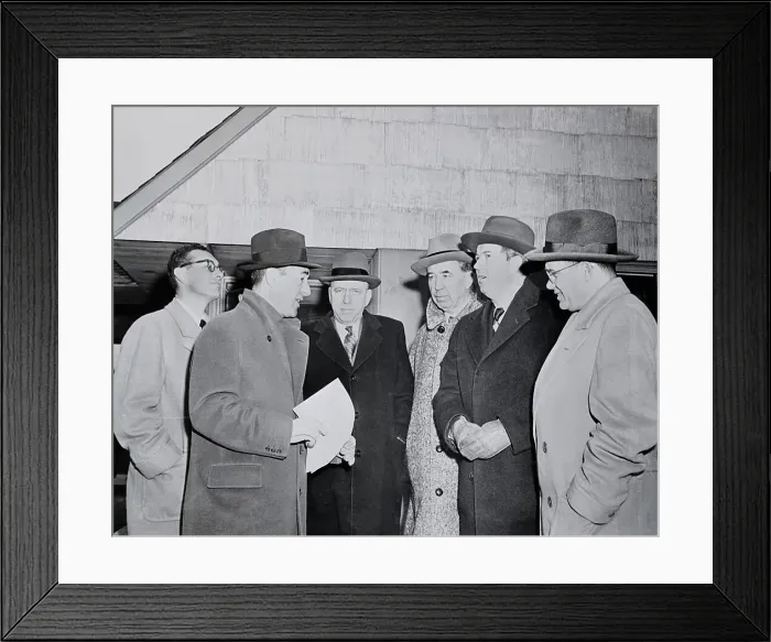 Framed Print : Senators and Builders Talking Framed Print : Senators and Builders Talking