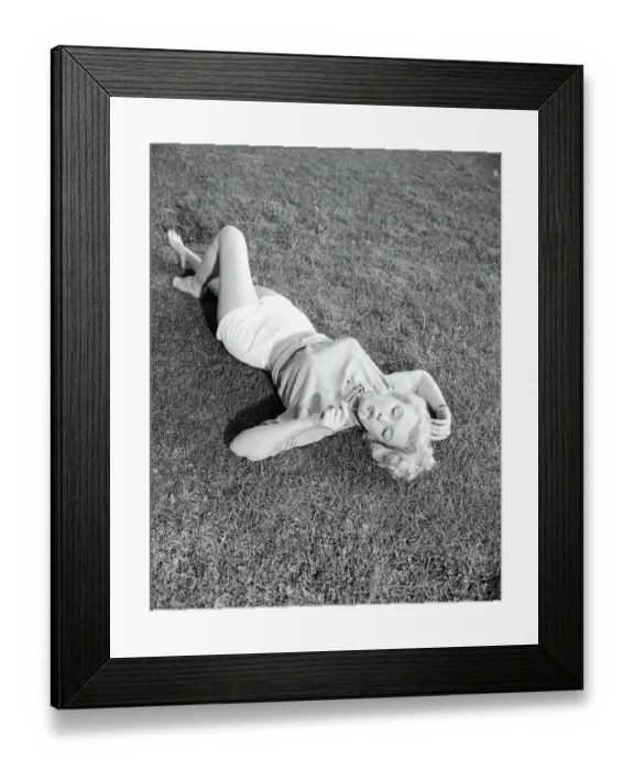 Framed Print : Marilyn Monroe Blowing On a Dandelion Framed Print : Marilyn Monroe Blowing On a Dandelion