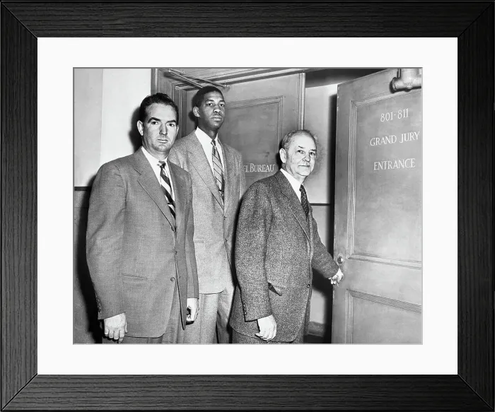 Framed Print : Witnesses at Grand Jury Hearing into Basketball Scandal