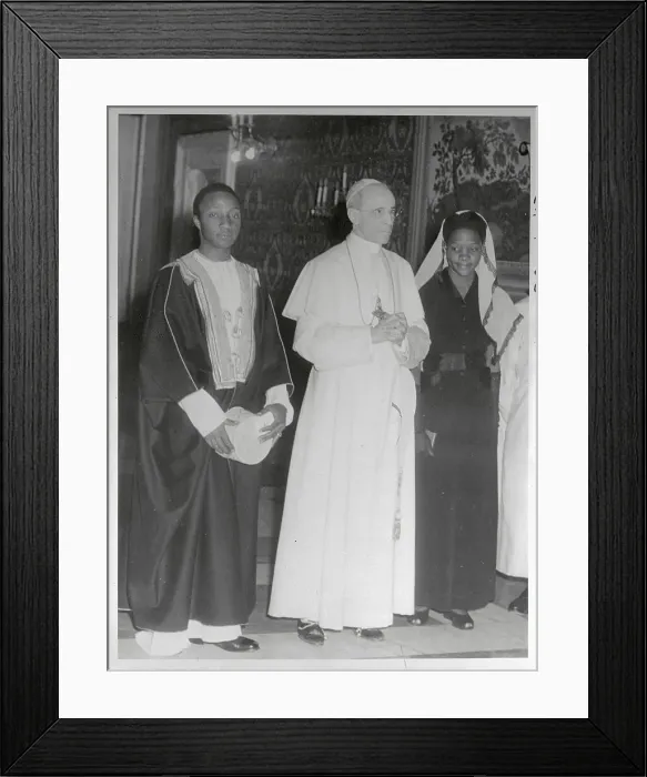 Framed Print : King and Queen of Buganda with Pope Pius XII Framed Print : King and Queen of Buganda with Pope Pius XII