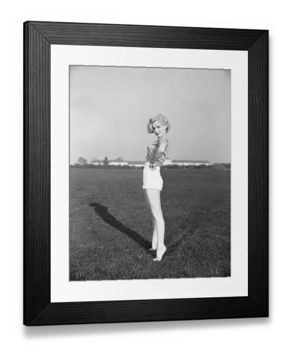 Framed Print : Marilyn Monroe on Tip Toes Framed Print : Marilyn Monroe on Tip Toes