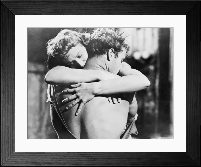 Framed Print : Portrait of Marlon Brando with Kim Hunter Framed Print : Portrait of Marlon Brando with Kim Hunter