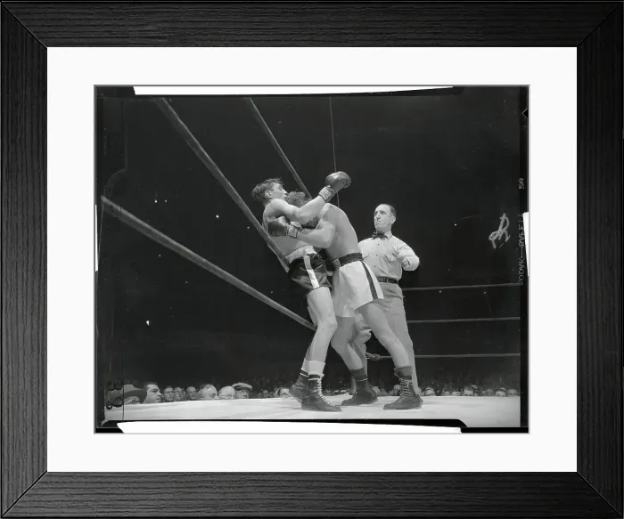Framed Print : Glen Flanagan Pushing Ray Famechon into the Ropes Framed Print : Glen Flanagan Pushing Ray Famechon into the Ropes