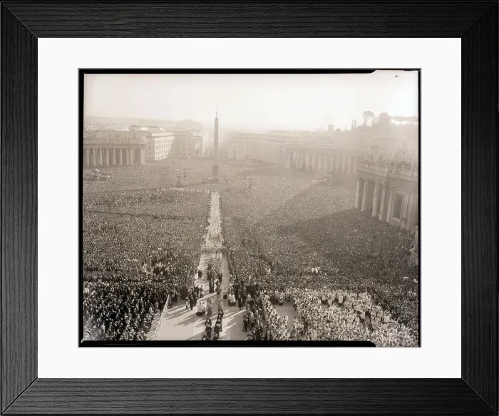 Framed Print : Crowd at St. Peter's Square