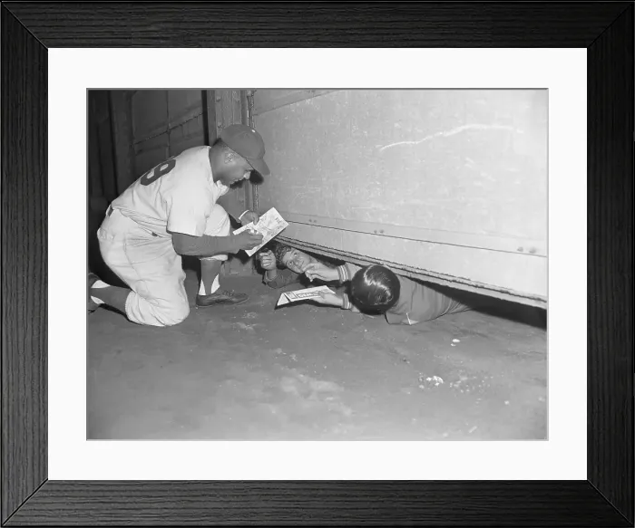 Framed Print : Fans Desperate for Autograph Receiving It from Roy Campanella Framed Print : Fans Desperate for Autograph Receiving It from Roy Campanella