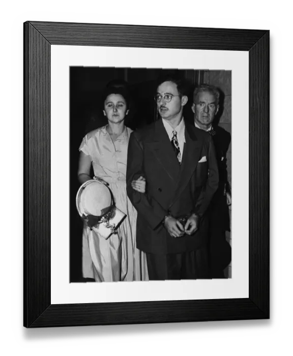 Framed Print : Julius and Ethel Rosenberg Leave Federal Court Framed Print : Julius and Ethel Rosenberg Leave Federal Court