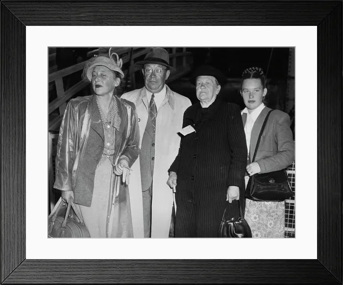 Framed Print : Janis Kaktink With Family Framed Print : Janis Kaktink With Family