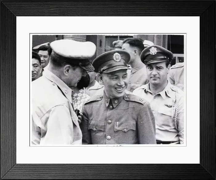 Framed Print : Chiang Kai-Shek with Douglas MacArthur Framed Print : Chiang Kai-Shek with Douglas MacArthur