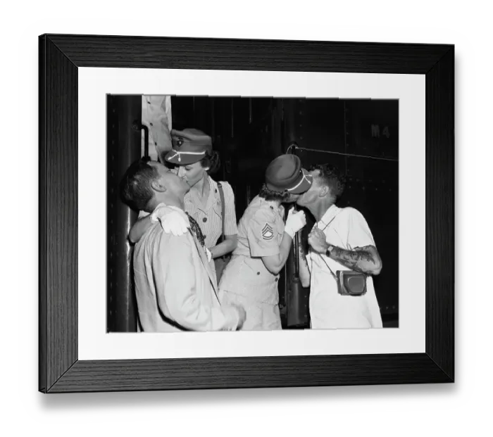 Framed Print : Women Marines Leave For Camp Lejeune Framed Print : Women Marines Leave For Camp Lejeune