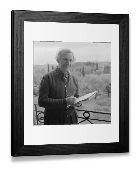 Framed Print : Marc Chagall with Drawing Pad in Hand Framed Print : Marc Chagall with Drawing Pad in Hand