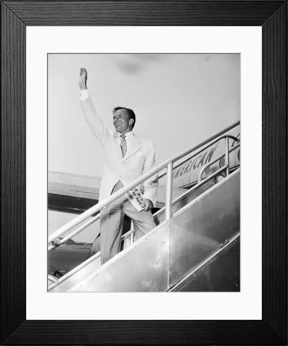 Framed Print : Frank Sinatra Waving Goodbye Framed Print : Frank Sinatra Waving Goodbye