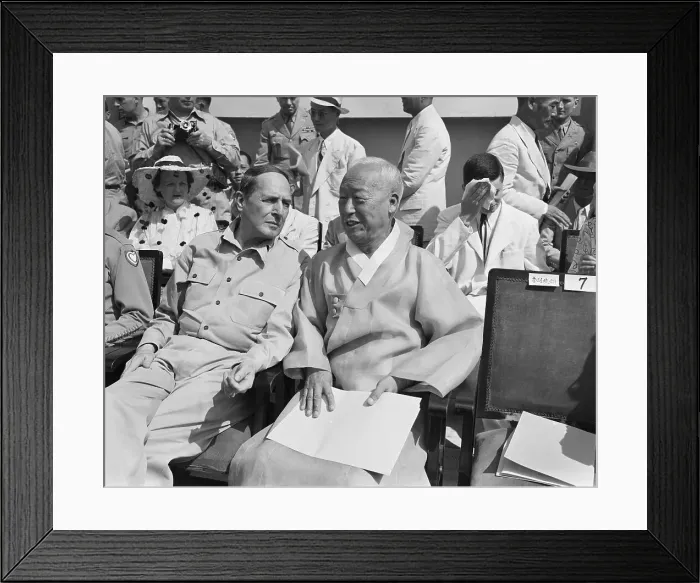 Framed Print : Douglas MacArthur Talking with Syngman Rhee Framed Print : Douglas MacArthur Talking with Syngman Rhee