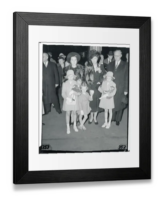 Framed Print : Elderly King Gustaf with Young Grandson Framed Print : Elderly King Gustaf with Young Grandson