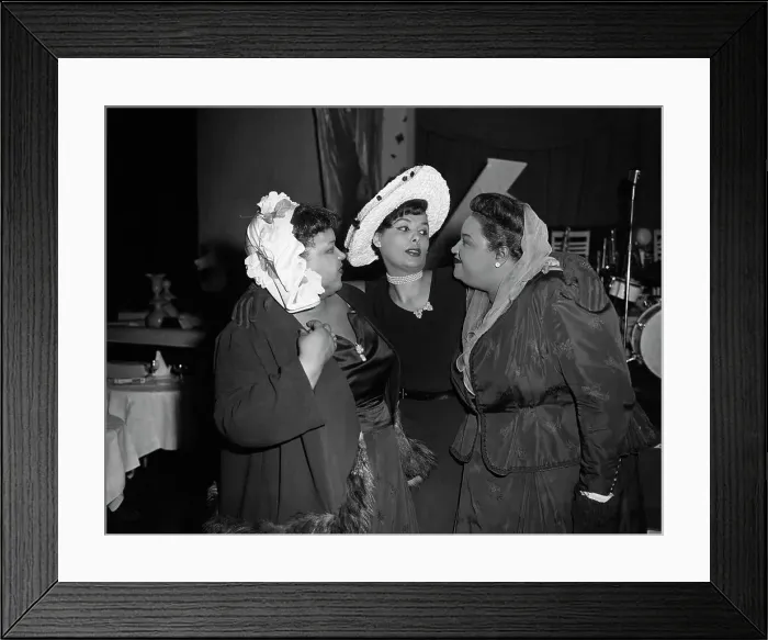 Framed Print : Singer Lena Horne Talks to the Peters Sisters