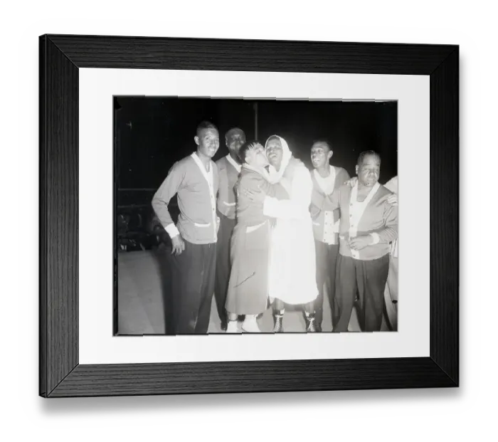 Framed Print : Robert Villemain Kissing Sugar Ray Robinson Framed Print : Robert Villemain Kissing Sugar Ray Robinson
