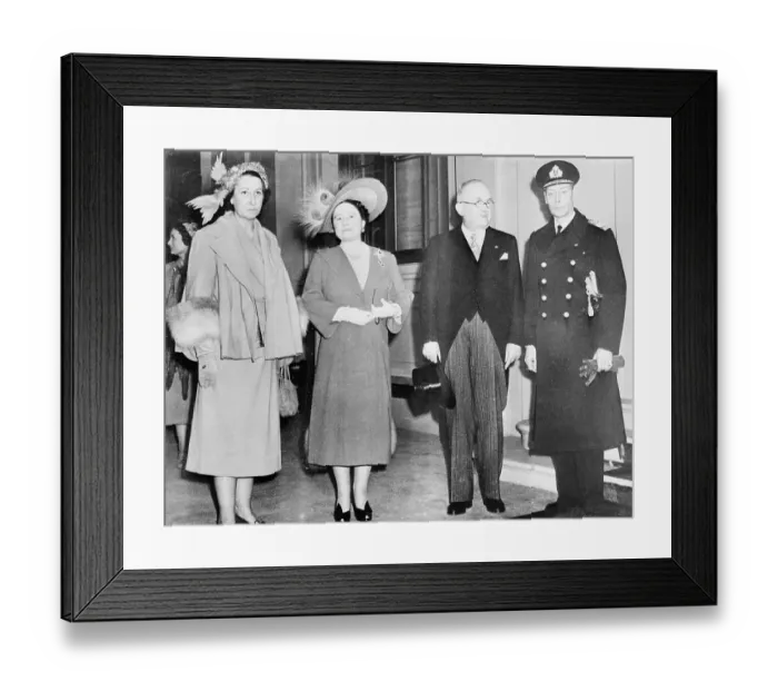 Framed Print : King George VI and Queen Elizabeth Posing With Their Guest Framed Print : King George VI and Queen Elizabeth Posing With Their Guest