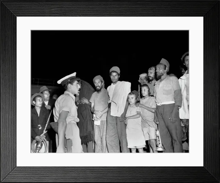 Framed Print : Yemini Migrants Arrive In Israel Framed Print : Yemini Migrants Arrive In Israel