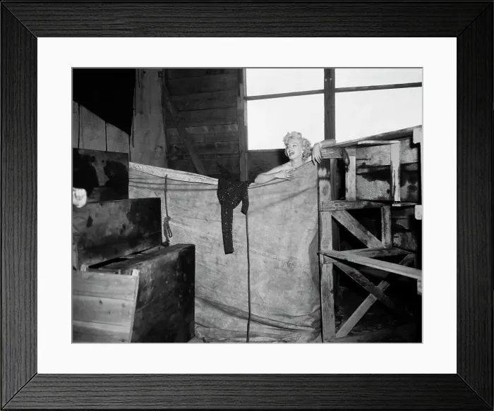 Framed Print : Marilyn Monroe in Makeshift Dressing Room Framed Print : Marilyn Monroe in Makeshift Dressing Room