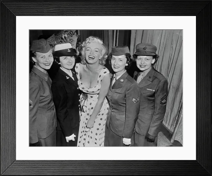 Framed Print : Marilyn Monroe Posing with Women of The Armed Forces Framed Print : Marilyn Monroe Posing with Women of The Armed Forces