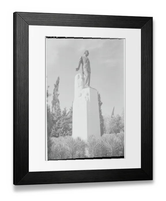 Framed Print : Statue of Former Louisiana Governor Huey Pierce Long Framed Print : Statue of Former Louisiana Governor Huey Pierce Long