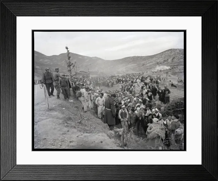 Framed Print : South Koreans Volunteer in Thousands to Fight Communism Framed Print : South Koreans Volunteer in Thousands to Fight Communism