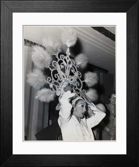 Framed Print : Josephine Baker Puts On Large Headpiece Framed Print : Josephine Baker Puts On Large Headpiece