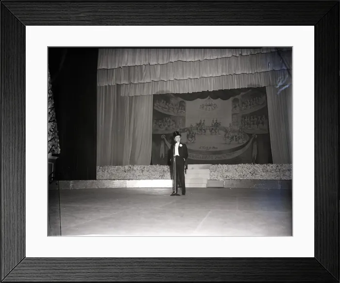 Framed Print : Marlene Dietrich On Stage In Tuxedo Framed Print : Marlene Dietrich On Stage In Tuxedo