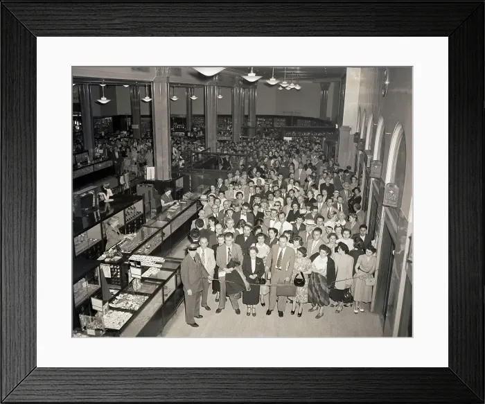 Framed Print : Crowds Gathered in Macy's