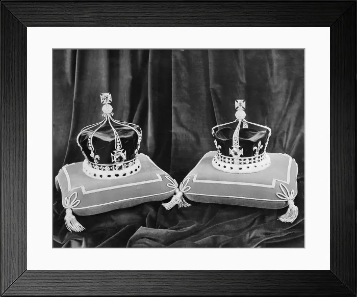 Framed Print : Crowns of Queen Mary and Queen Elizabeth II Framed Print : Crowns of Queen Mary and Queen Elizabeth II