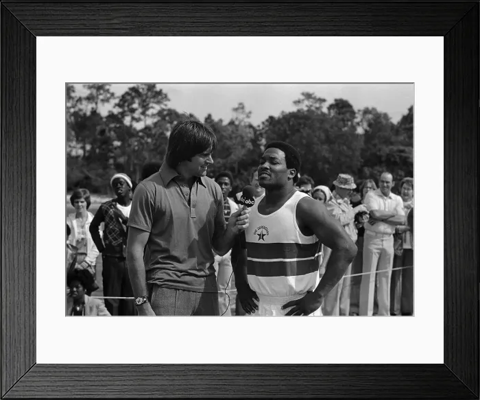 Framed Print : Walter Payton and Greg Pruitt Crossing Finish Line Framed Print : Walter Payton and Greg Pruitt Crossing Finish Line
