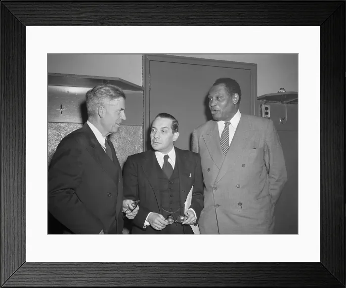 Framed Print : Paul Robeson Standing and Talking with Politicians at Labor Party Rally Framed Print : Paul Robeson Standing and Talking with Politicians at Labor Party Rally