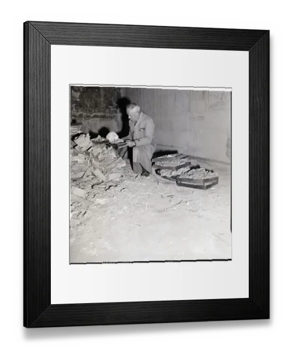 Framed Print : Instinzky Identifies Old Roman Skulls Framed Print : Instinzky Identifies Old Roman Skulls