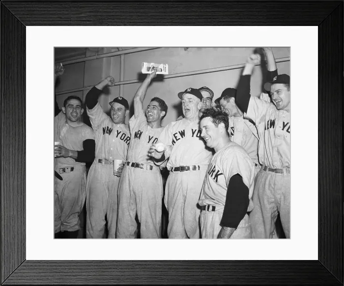 Framed Print : New York Yankees Celebrating World Series Triumph Framed Print : New York Yankees Celebrating World Series Triumph