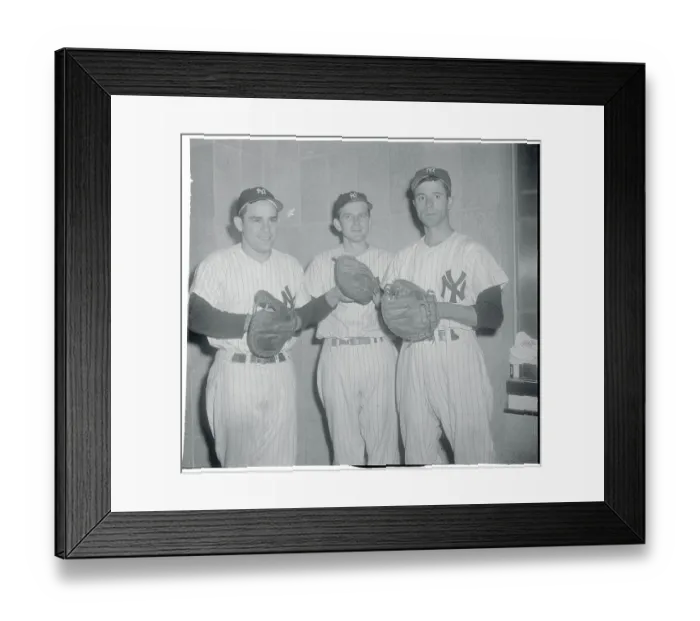 Framed Print : Yogi Berra with Players Framed Print : Yogi Berra with Players