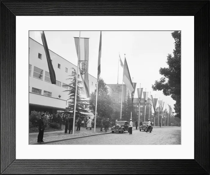 Framed Print : Police Clearing Quiet-Looking Street Framed Print : Police Clearing Quiet-Looking Street