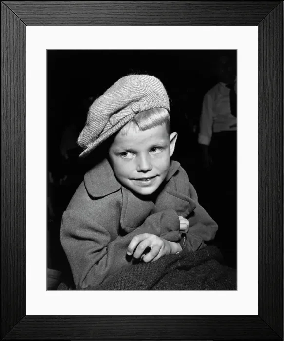 Framed Print : Child Refugee - Valdar Oinas Framed Print : Child Refugee - Valdar Oinas