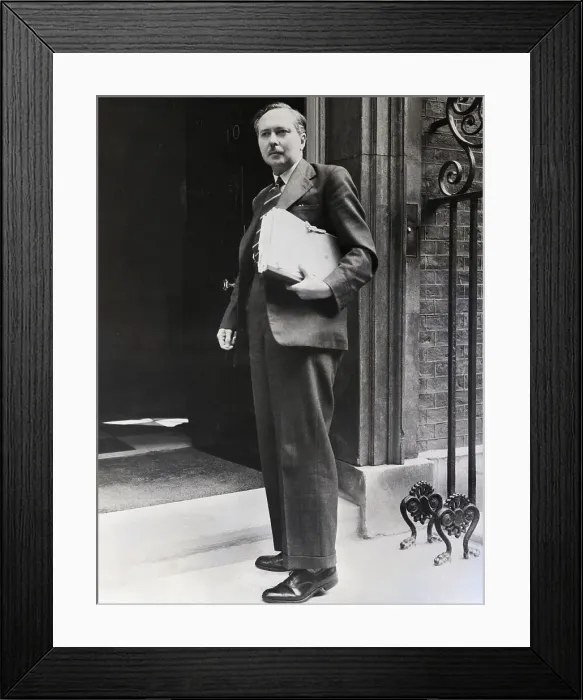 Framed Print : Harold Wilson Outside 10 Downing Street Framed Print : Harold Wilson Outside 10 Downing Street