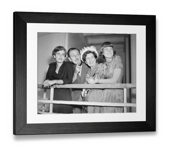 Framed Print : Disney Family Returns Framed Print : Disney Family Returns